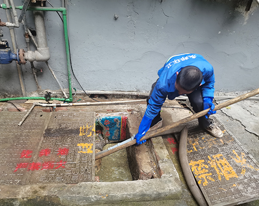 细水乡清掏化粪池